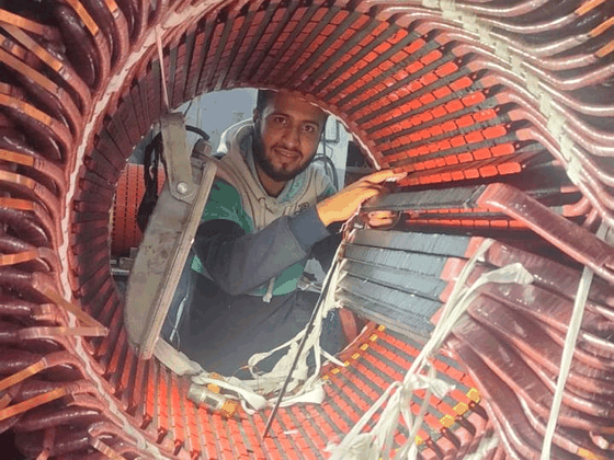 إسقاط وتشكيل ملفات النحاس الكهربي داخل العضو الثابت